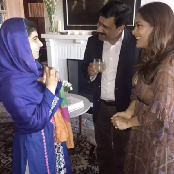 En la reunión a la que acudieron ambas, también estaba el papá de Malala.