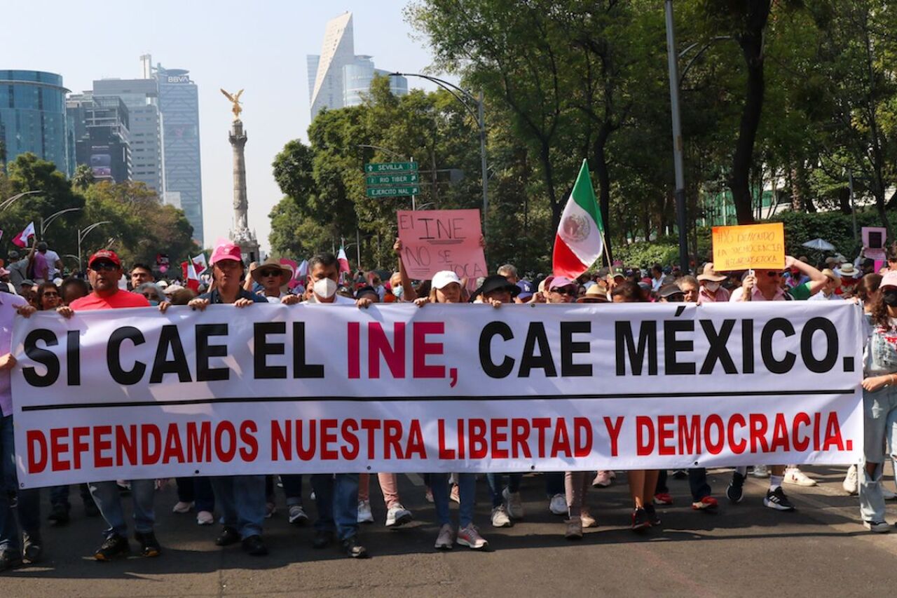 Chronicle | March in defense of the INE summons thousands against the electoral reform