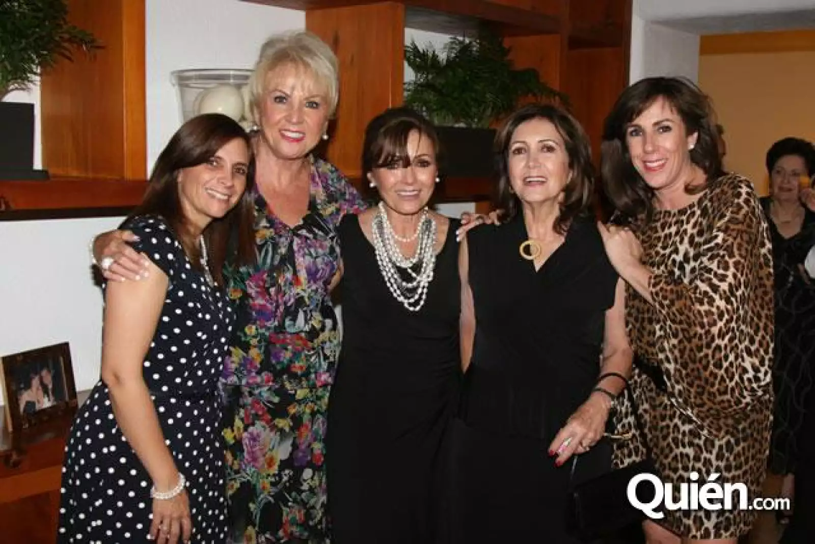 Fiesta de Fernando Lebrija por sus 2 diosas de plata