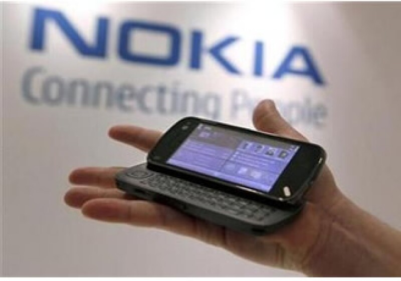 Nokia hace uso de las pantallas orgánicas para defenderse de sus rivales de teléfonos inteligentes. (Foto: Reuters)