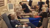Los pacientes se someten a diálisis en un hospital de Khan Yunis, en el sur de la Franja de Gaza, el 24 de octubre de 2023, en medio de las batallas en curso entre Israel y el grupo palestino Hamas.