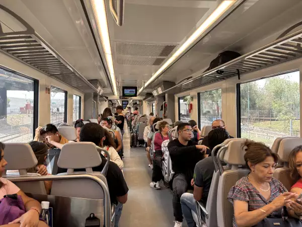 Tren-al-AIFA-mueve-mas-vecinos-que-viajeros-rumbo-al-aeropuerto 