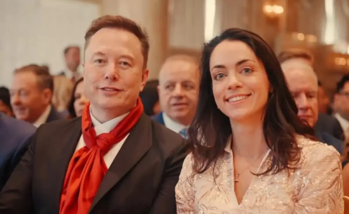 Elon Musk junto a Shivon Zilis, mamá de cuatro de sus trece hijos.
