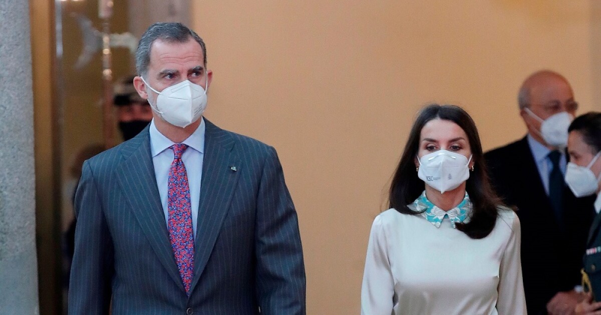 The story behind the skirt that Queen Letizia had to apologize for