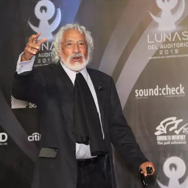 LUNAS DELAUDITORIO, ALFOMBRA ROJA