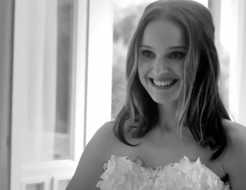 La actriz protagoniza el nuevo cortometraje de la fragancia Miss Dior, representando la libertad y la pasión de toda mujer.