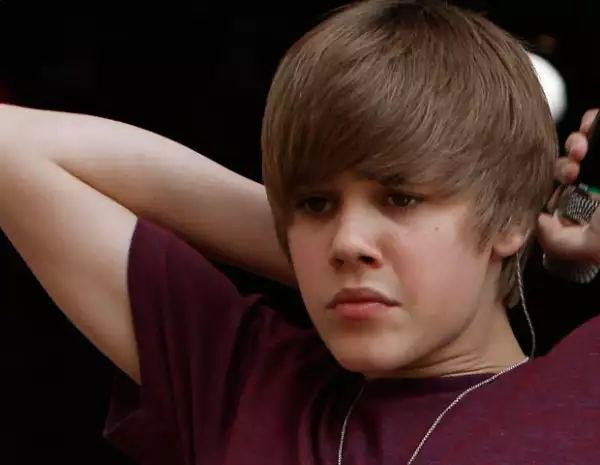 Justin sostiene que es mentira lo del supuesto hijo.