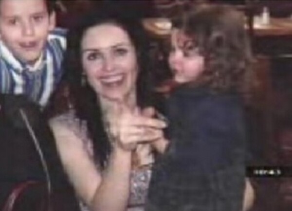 Tere Coss con sus hijos Erik y María Fernanda.