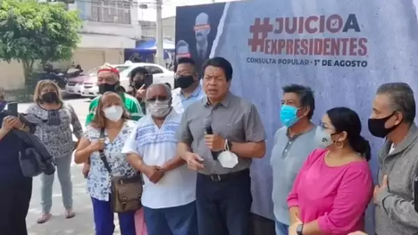 Mario Delgado tras emitir su participación en la consulta popular. (mario_delgado_acusa_al_ine_por_consulta_popular.jpg)