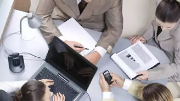 El trabajo en equipo es importante para poder destacar en el trabajo. (Photos to go)