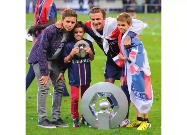 David con sus hijos varones, Brooklyn, Romeo y Cruz. ¿Quién se parece más a él cuando era pequeño?