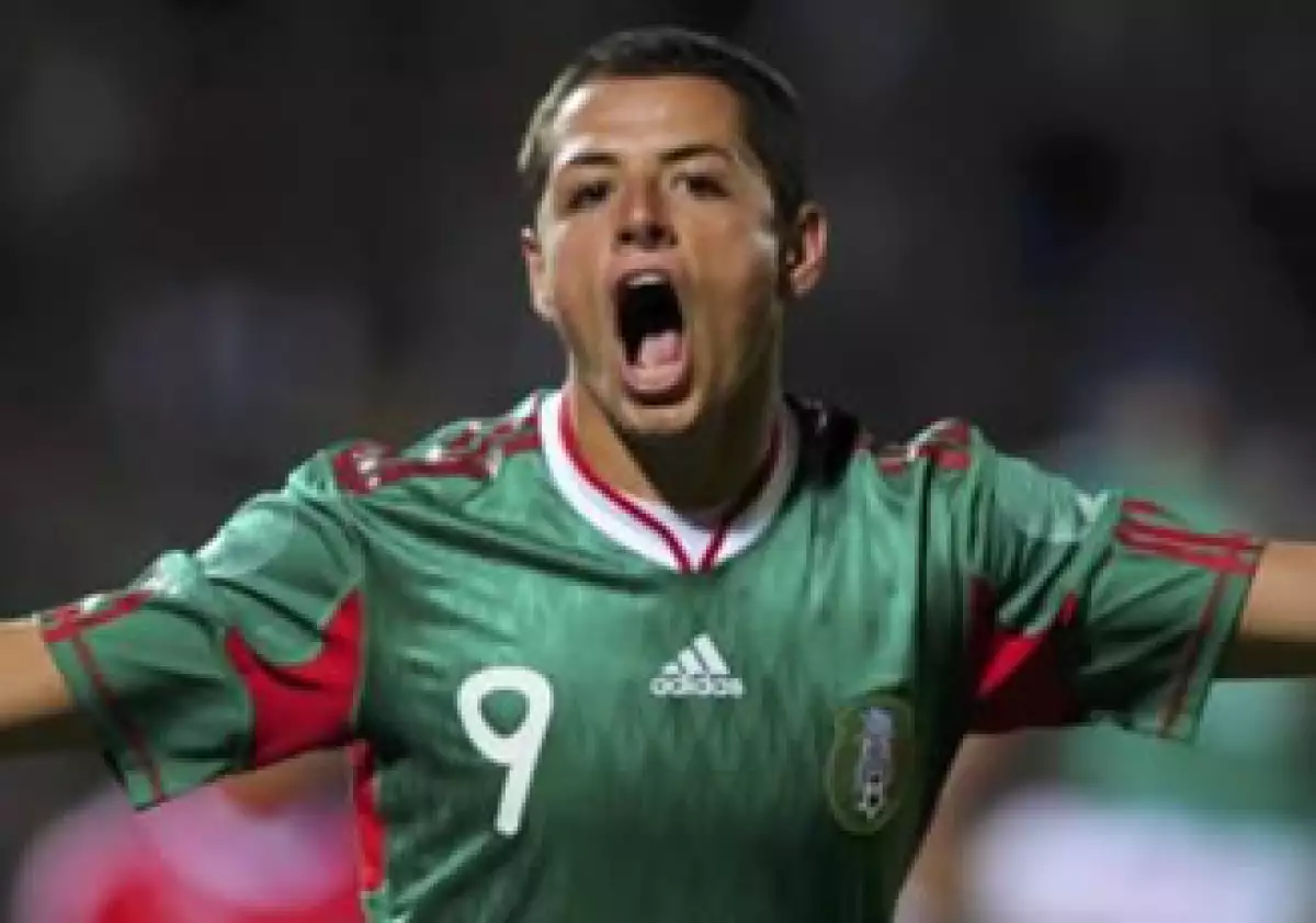 Javier Hernández jugará en el futbol inglés. (Reuters)