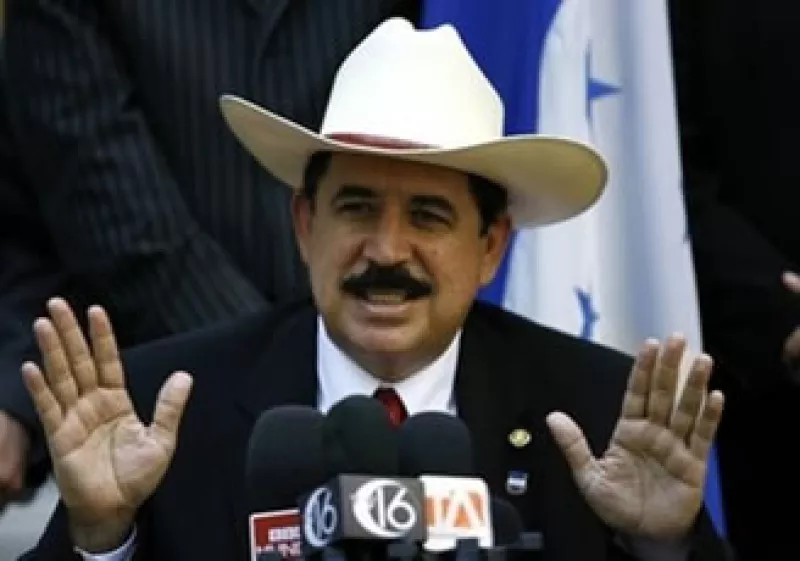 Manuel Zelaya quiere regresar al Gobierno de Honduras. (Foto: AP)
