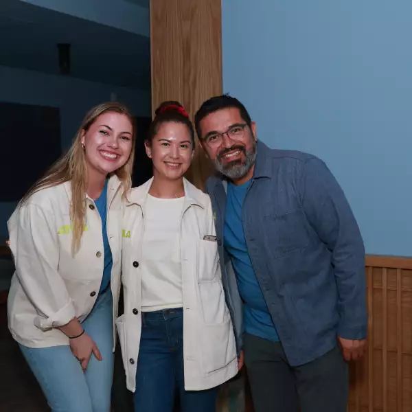 Madeline Albright, Rebecca Apra y Faustino Amaya