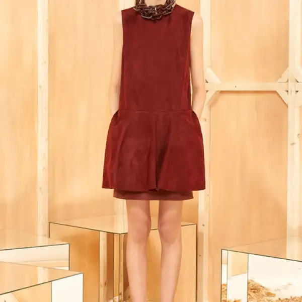 El vestido en gamuza de Sportmax es ideal para el otoño.