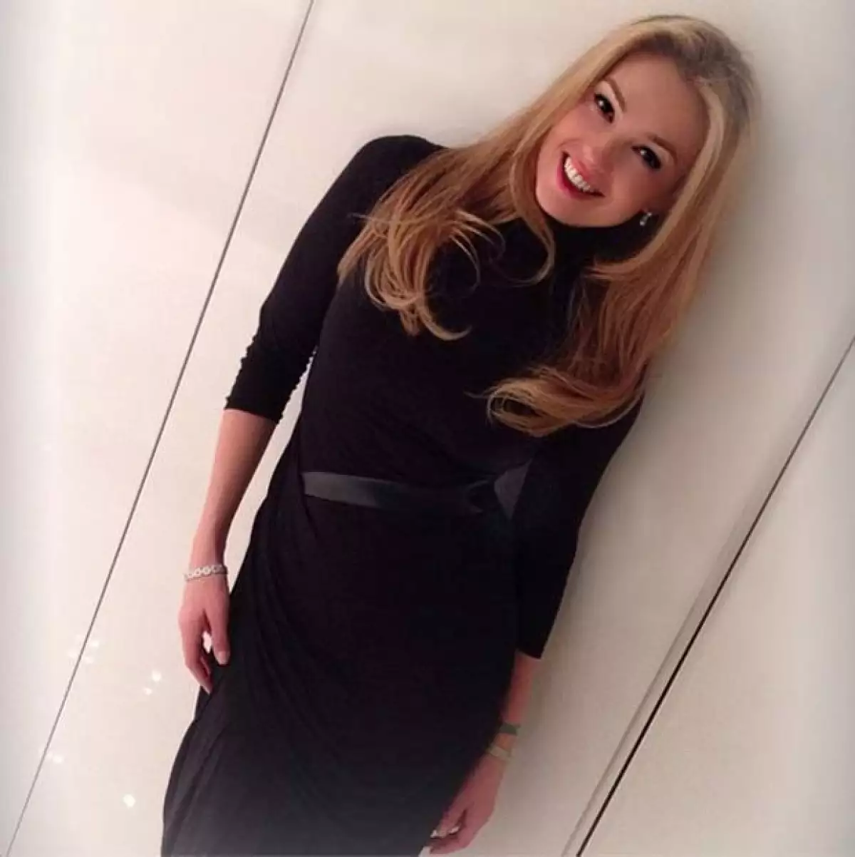 Al llegar a casa Thalía deseo buenas noches con esta imagen.