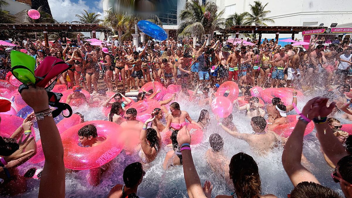 Обычная пляжная вечеринка Обычная пляжная вечеринка