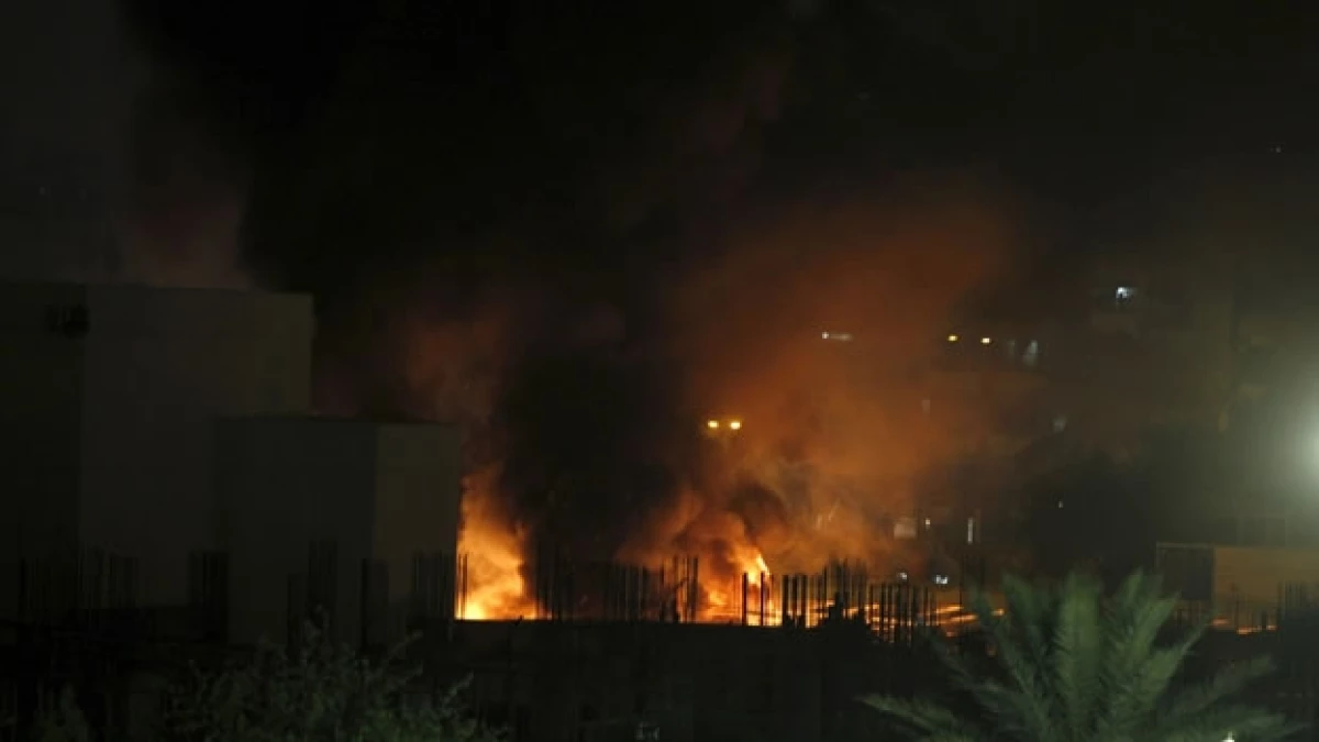 Uno de los hoteles bombardeados en Bagdad por ataques de coches bomba