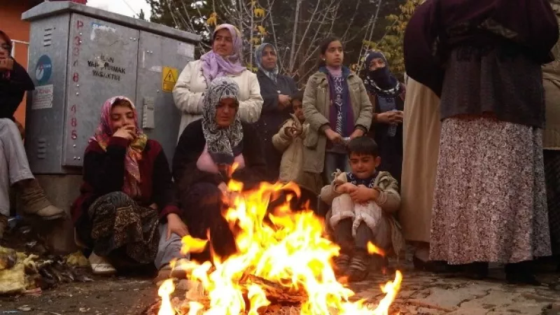 residentes de Ercis esperan noticias sobre los rescates