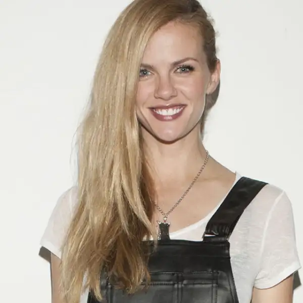 Brooklyn Decker dejó atrás su divina melena por un súper short bob.
