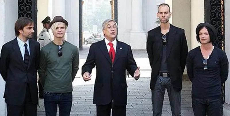 La banda británica donará las ganancias de su concierto al pueblo chileno.