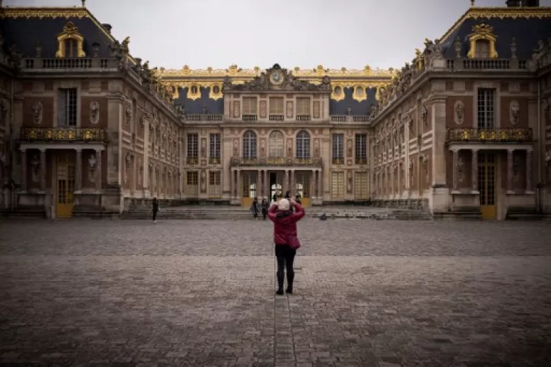 FILES-FRANCE-HEALTH-VIRUS-VERSAILLES