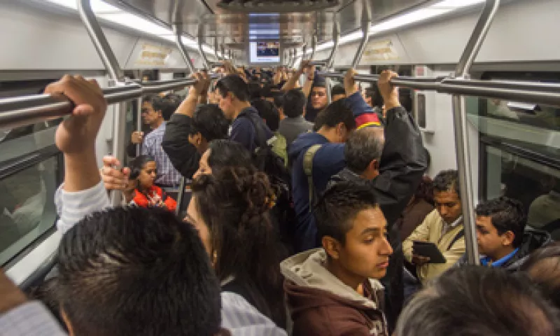 El cierre de 11 estaciones del metro propiciará un mayor ausentismo laboral e incluso renuncias. (Foto: Cuarto Oscuro)