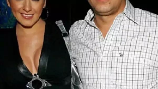 Después de cinco años y medio de matrimonio la pareja decidió divorciarse de común acuerdo y "por todo lo que hemos vivido siempre nos unirá un cariño muy especial", dijeron mediante un comunicado.