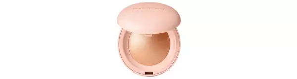 RARE BEAUTY-highlighter-iluminador-maquillaje-sombras-parpados-lipstick-lip look-labios-look-makeup-tiktok.jpg