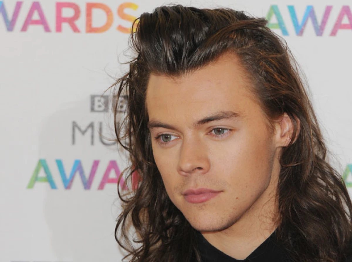 Con una instantánea el cantante de One Direction dio a conocer que su pelo largo era cosa del pasado, y desde entonces todos los sitios en internet y sus seguidores están hablando al respecto.