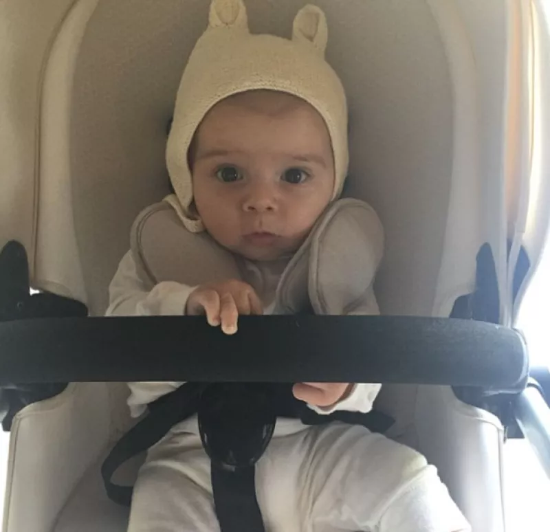 A sus ocho meses de edad, el pequeño se ve cada vez más grande, y así lo presume su mamá en Instagram.