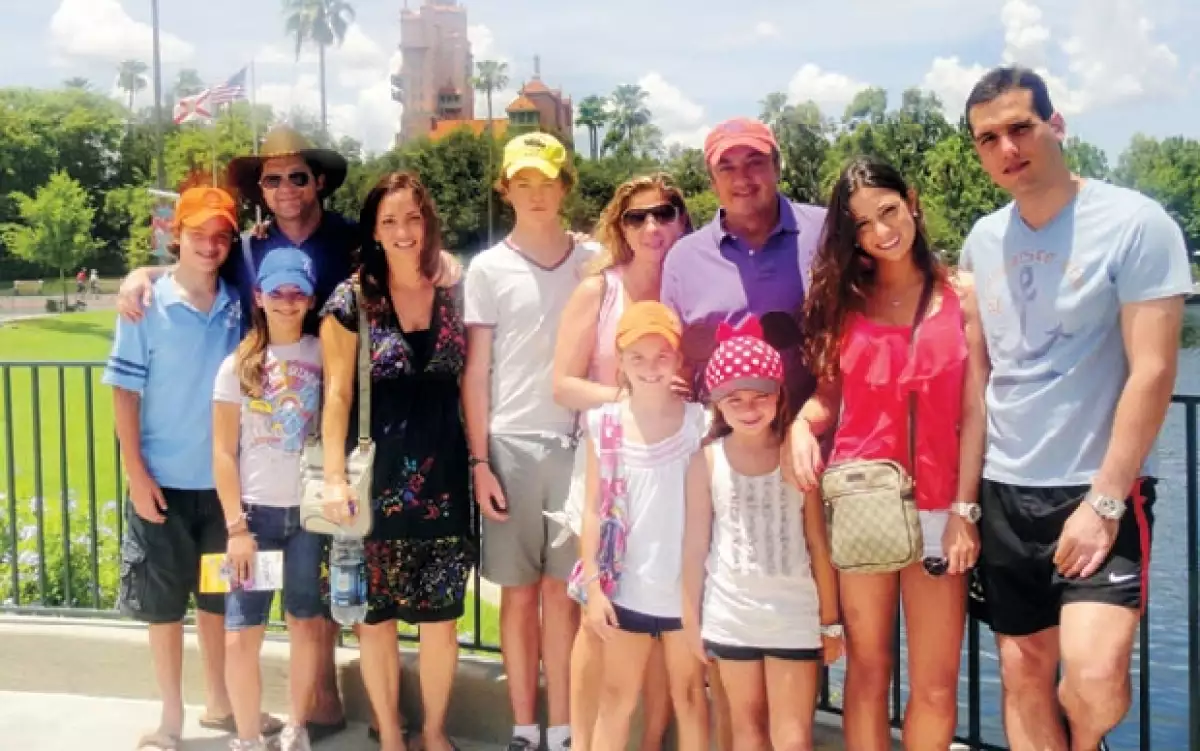 En varias ocasiones el presidente del Partido Verde Ecologista de México ha viajado con la familia Couttolenc.