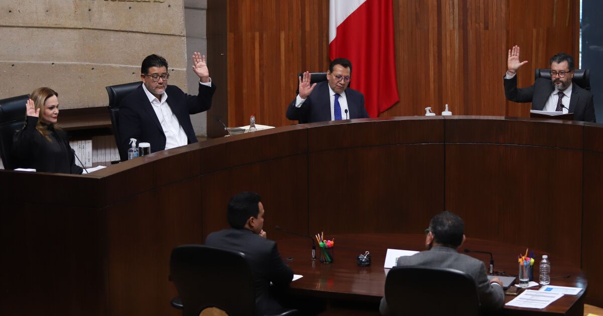 Propuesta para reelegir magistrados provoca división en la coalición de la 4T

La propuesta fue del diputado Sergio Gutiérrez Luna, a quien se le ha visto reunido con la magistrada Mónica Soto Fregoso.