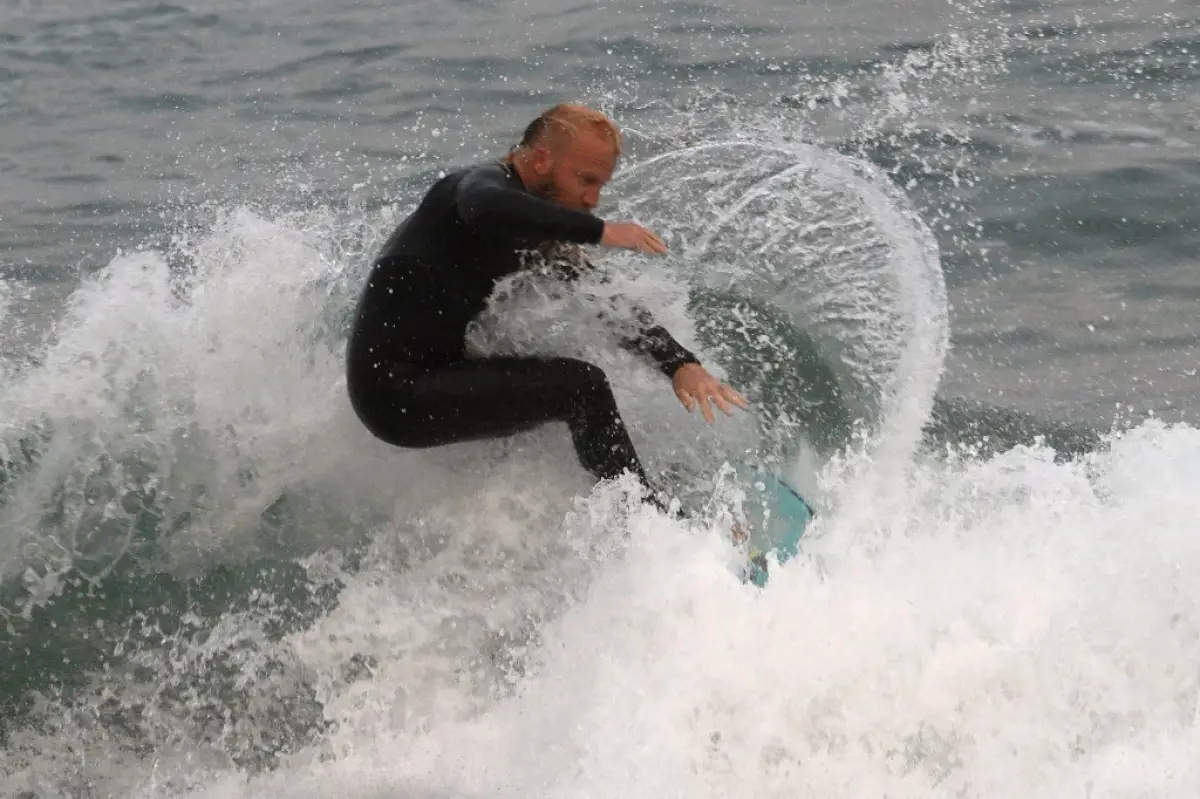 AUSTRALIA-SURFING-WORLD RECORD
