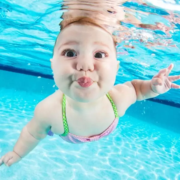 Bebés bajo el agua 8