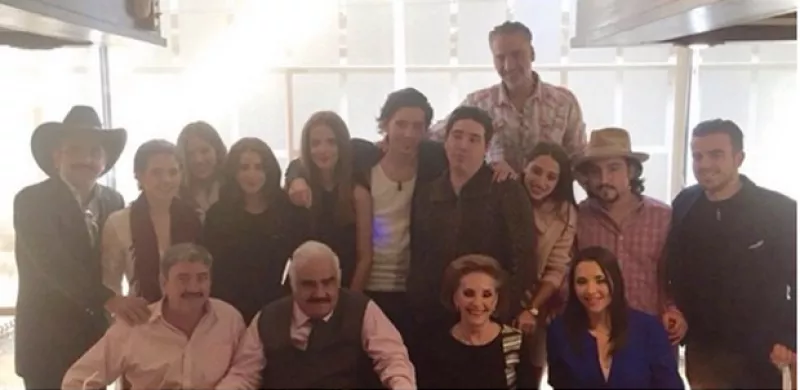 Para el cantante no hay nada mejor que celebrar en familia, por lo que estuvo rodeado de su esposa Cuca, sus hijos y sus nietos en este especial día.