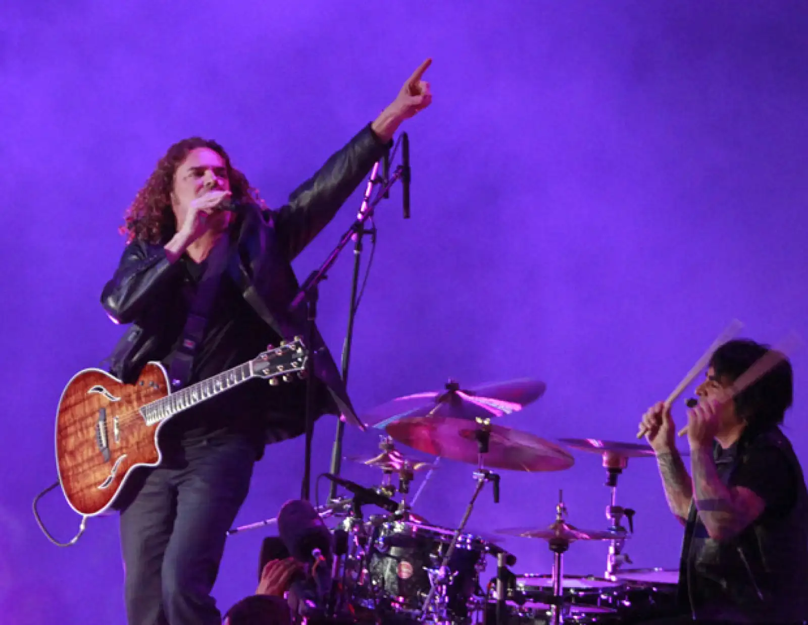 El grupo Maná formó parte de la gran diversidad musical que se presentó en el espectáculo deportivo.