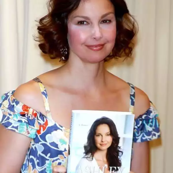 Ashley Judd- Mientras presentaba su libro en el 2011, sus fotos no fueron muy favorecedoras.
