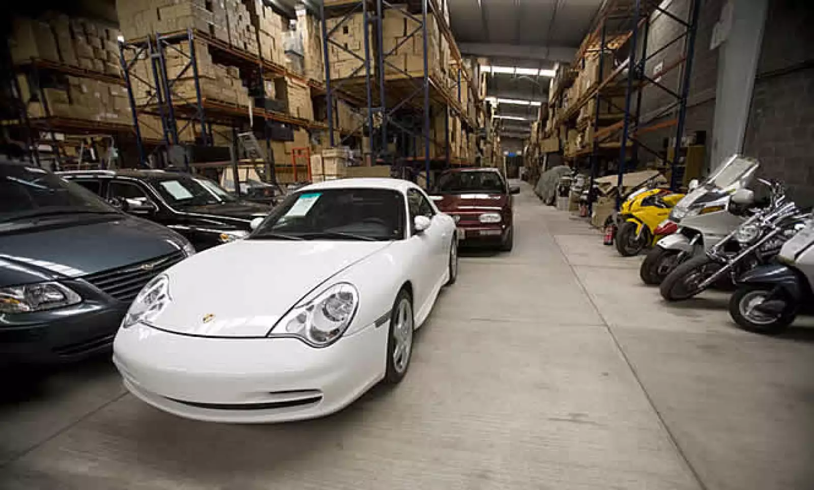 Todo lo confiscado al crimen organizado, lo que Hacienda requisa a quienes no pagan impuestos o los bienes que las aduanas retienen por contrabando termina bajo la tutela del Servicio de Administración y Enajenación de Bienes (SAE).