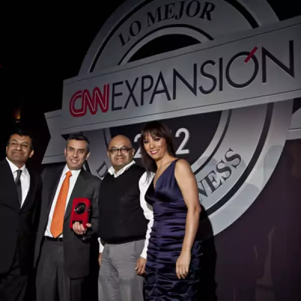 Lo Mejor del e-Business en categoría Comunidad es la Secretaría de Economía con su portal Mercado Interno MX. Ricardo Rojo, director de Comunicación Social, recibió el reconocimiento.