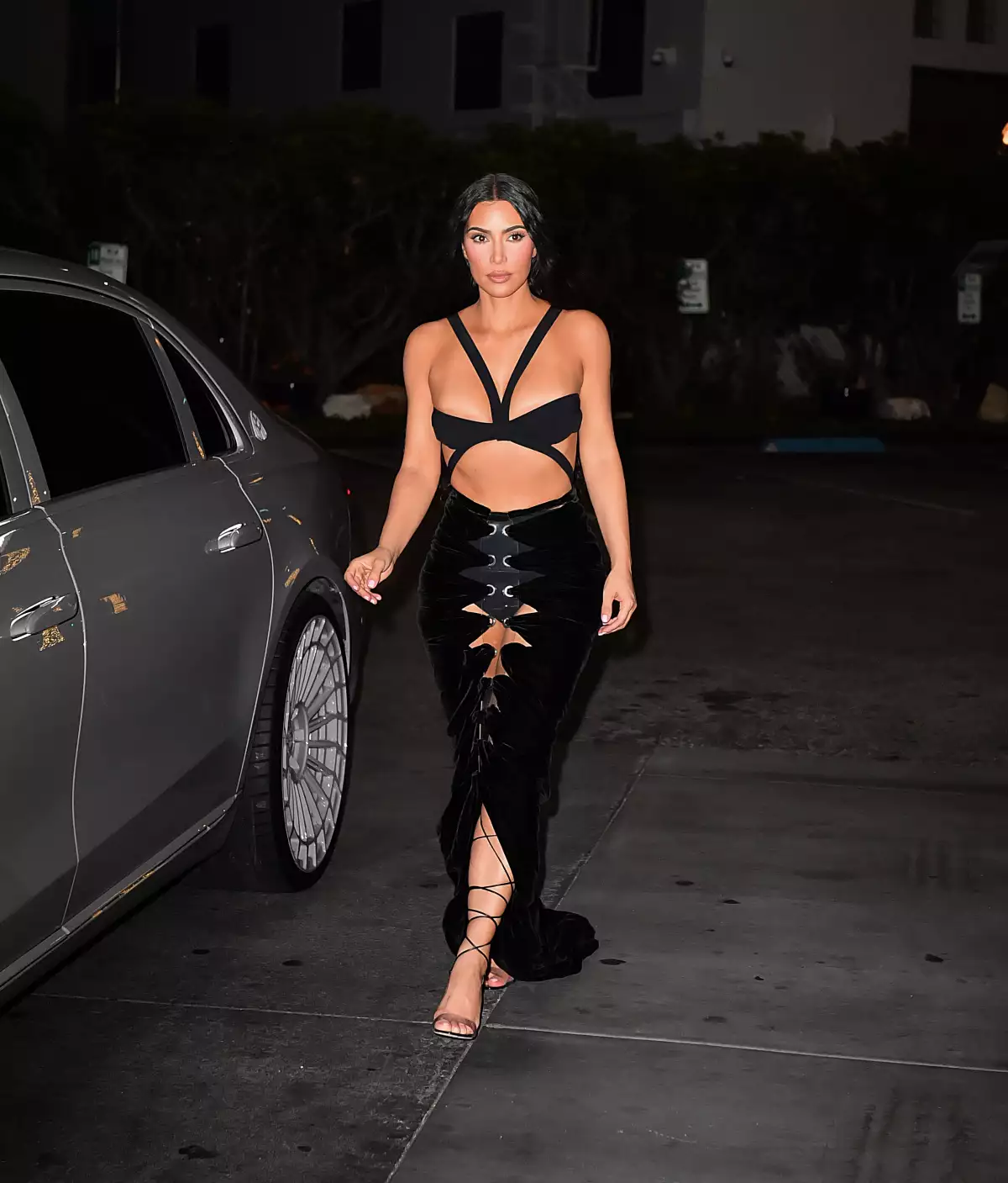 El vestido de Kim Kardashian fue calificado como "inapropiado" para una boda.