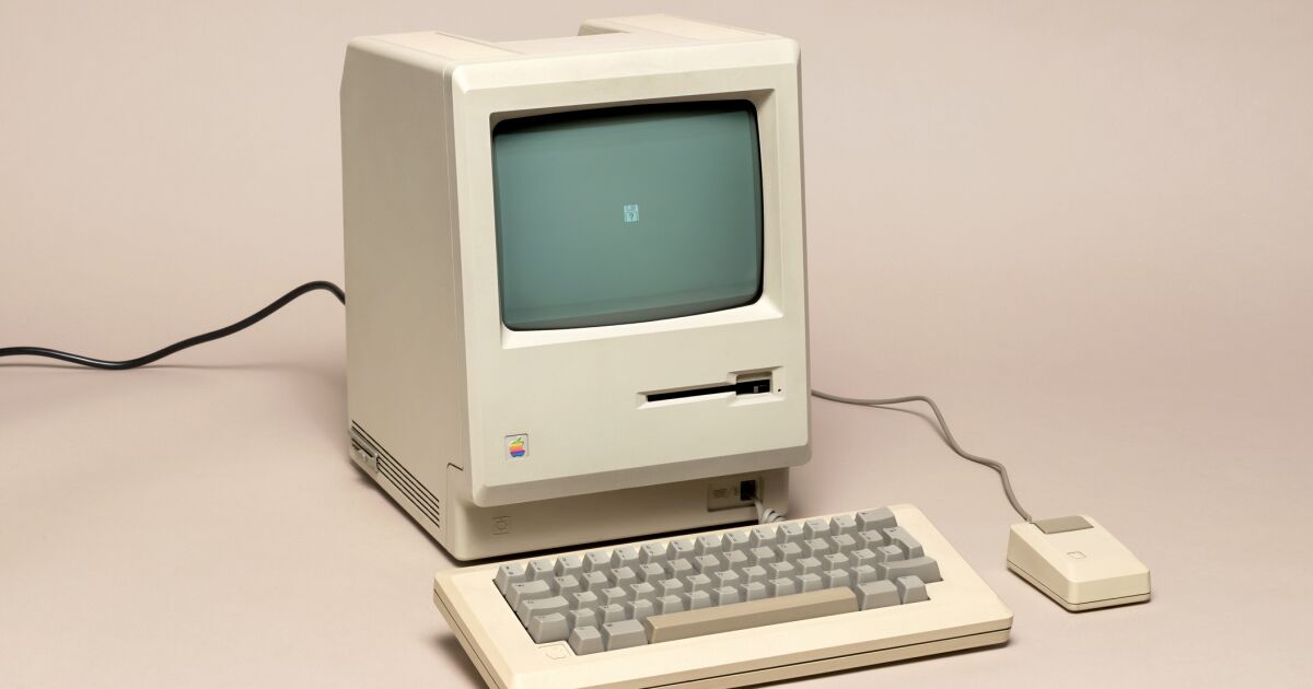 Apple cumple 50 años y así ha cambiado

Lo que empezó como una empresa de computadoras, hoy es todo un ecosistema de servicios y productos que llega al medio siglo como un referente en la industria tecnológica.