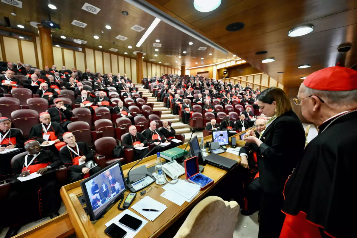 LLos cardenales participan en la Congregación General, antes del Cónclave, en el Vaticano, el 6 de mayo de 2025.