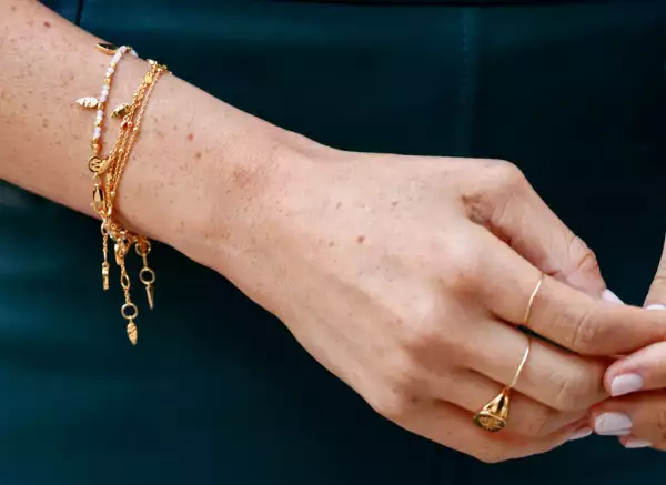 Meghan Markle usó accesorios de Missoma