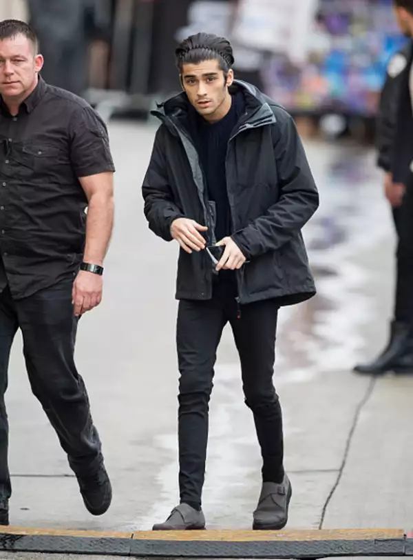 Zayn Malik declaró estar de lo más triste por su decisión de abandonar el grupo, tras cinco años, pero que tuvo que hacerlo por problemas de estrés.