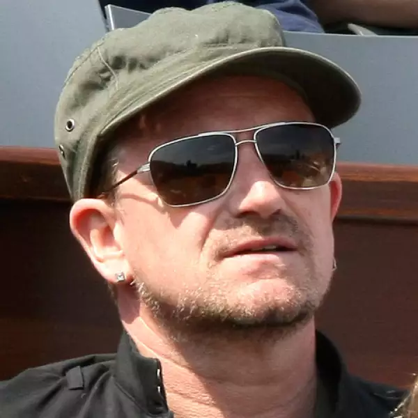 Aquí usando gafas oscuras durante un partido de tenis en Mónaco este año.