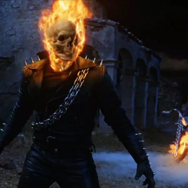 Nicolas Cage encendió su rostro para interpretar a Ghost Rider, el espíritu de la venganza, en dos películas.