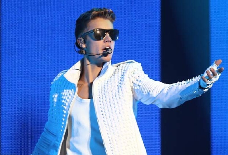 El astro pop aseguró que había conocido al presidente y su familia en un tuit, sin embargo, la publicación fue eliminada y el cantante manifestó que fue un error; en realidad sólo habría estado la familia presidencial.