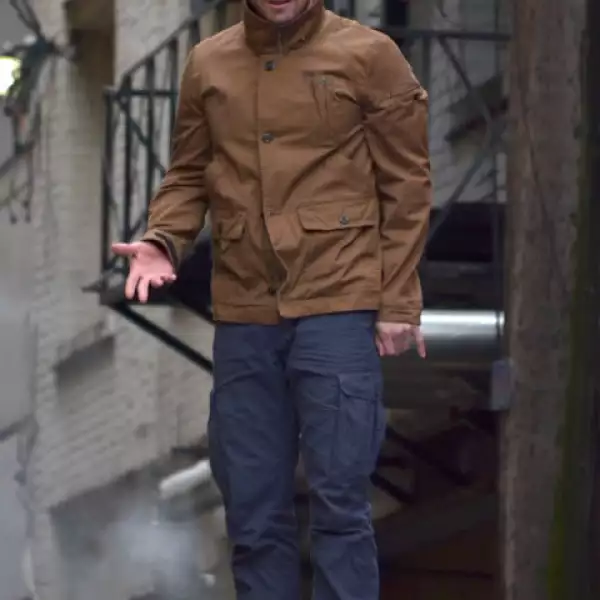 Es un actor muy ágil y es que se nota que le ecanta su personaje de Oliver Queen en `Arrow´.