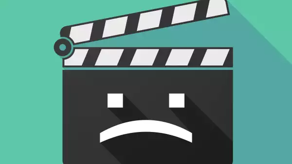 cine triste pleca claqueta